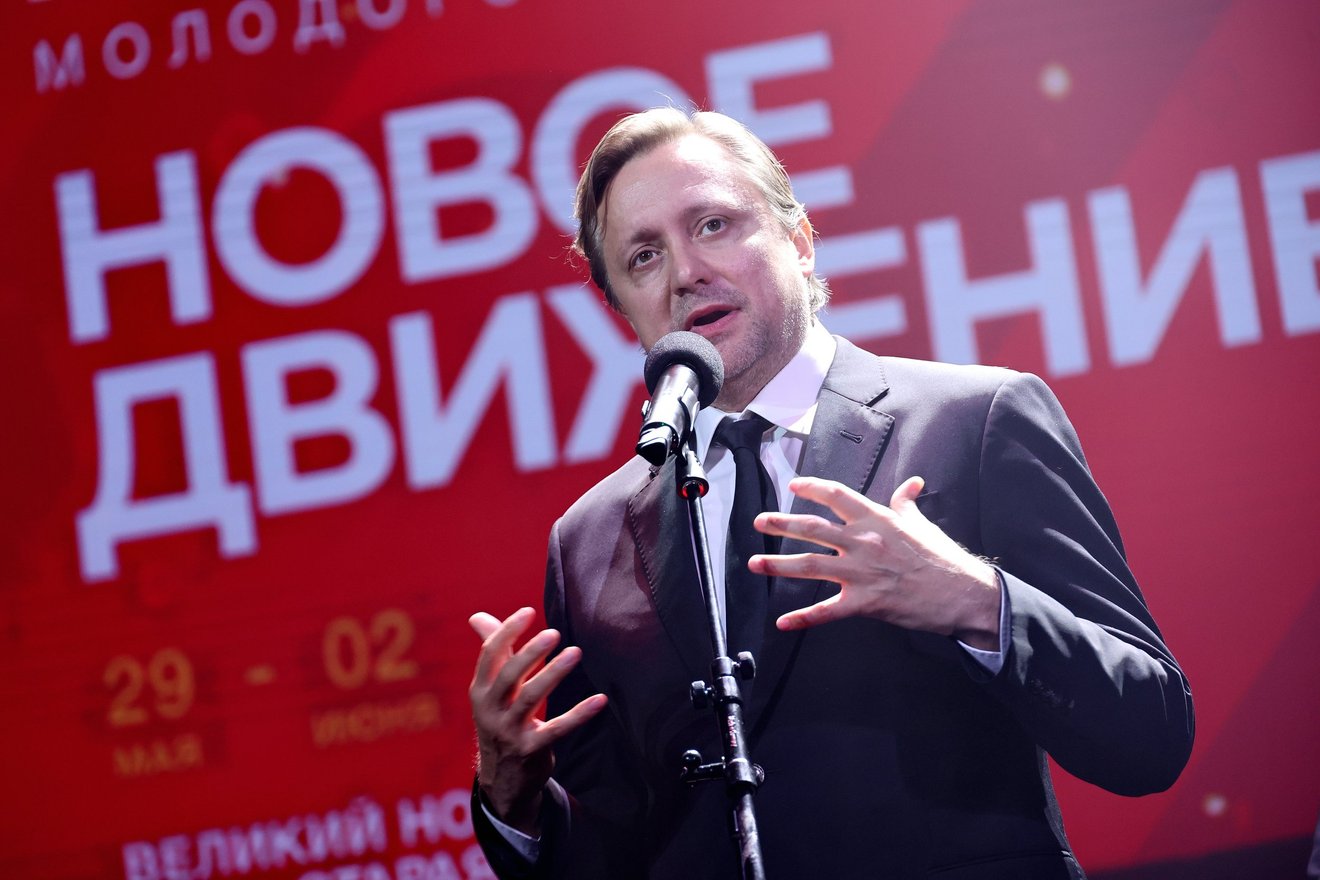 «Отец наказывал за каждую провинность»: два брака, четверо детей и внучка. Как живёт Артем Михалков