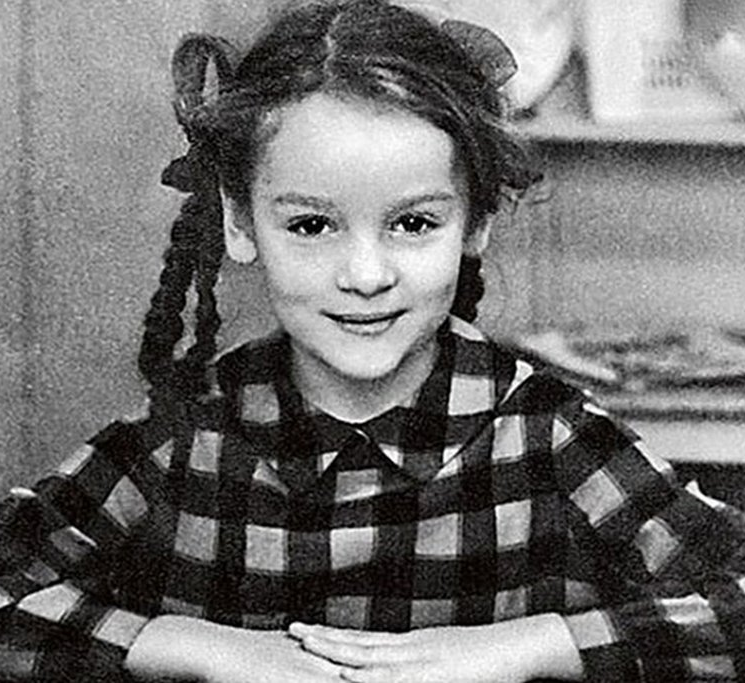 Осталась на улице без денег, с детьми и с миллионными долгами: почему Жанна Эппле живёт на 24 тысячи рублей