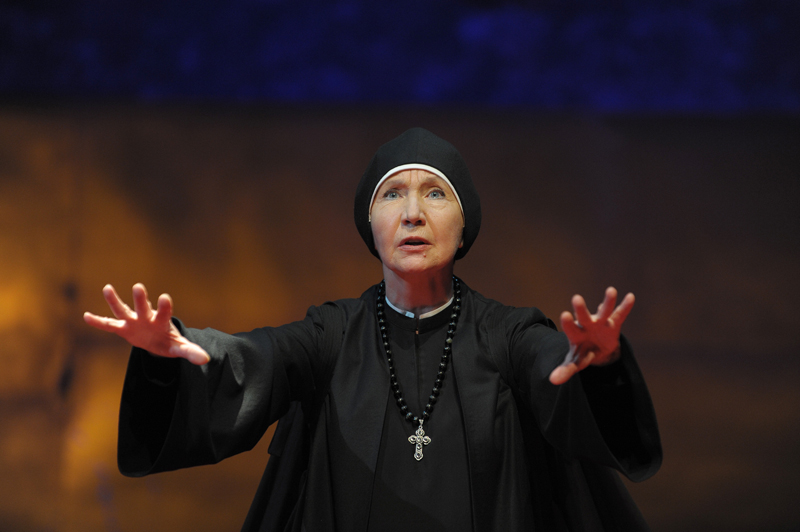 Ездила к любовнице, чтобы вернуть мужа, отказала Ефремову и лишилась ролей: как живёт 79-летняя Людмила Дмитриева