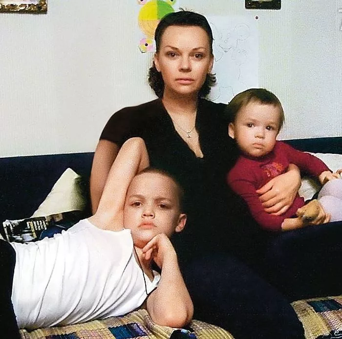 Привёл новую жену прямо в дом, а она осталась без жилья: как живёт Елена Валюшкина после предательства Александра Яцко