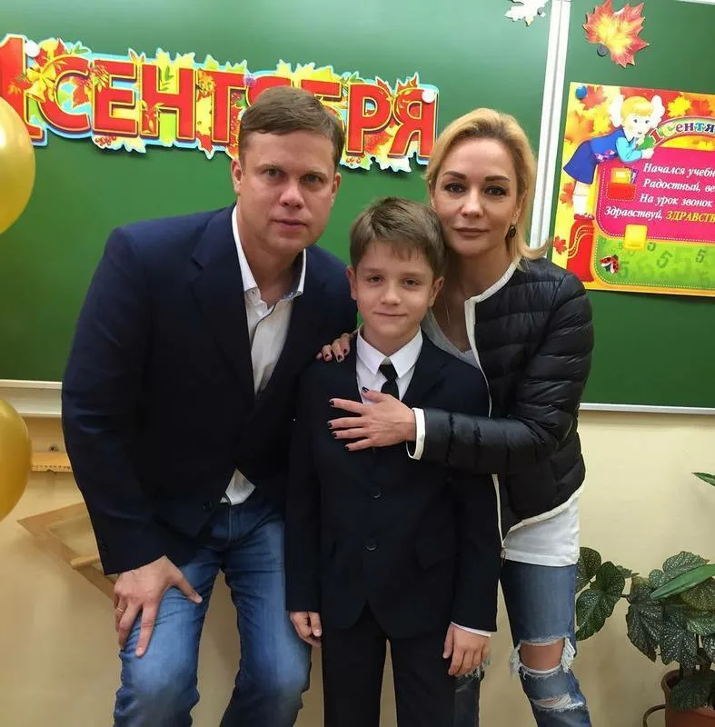Татуировка на лице, крашенные волосы и рэп: каким вырос 19-летний сын Татьяны Булановой