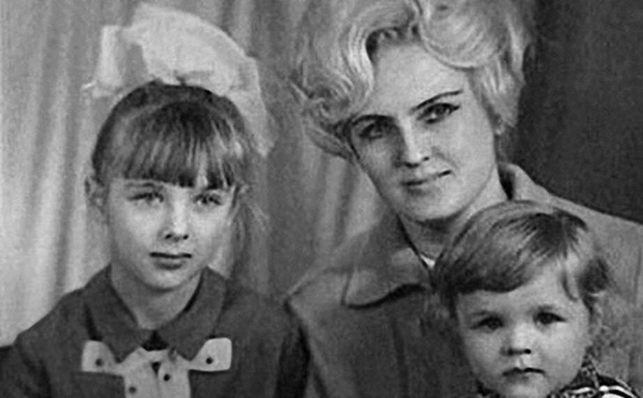 Разбила чужую семью, стала звездой «Каменской», а сын покрыл лицо татуировками: судьба Елены Яковлевой