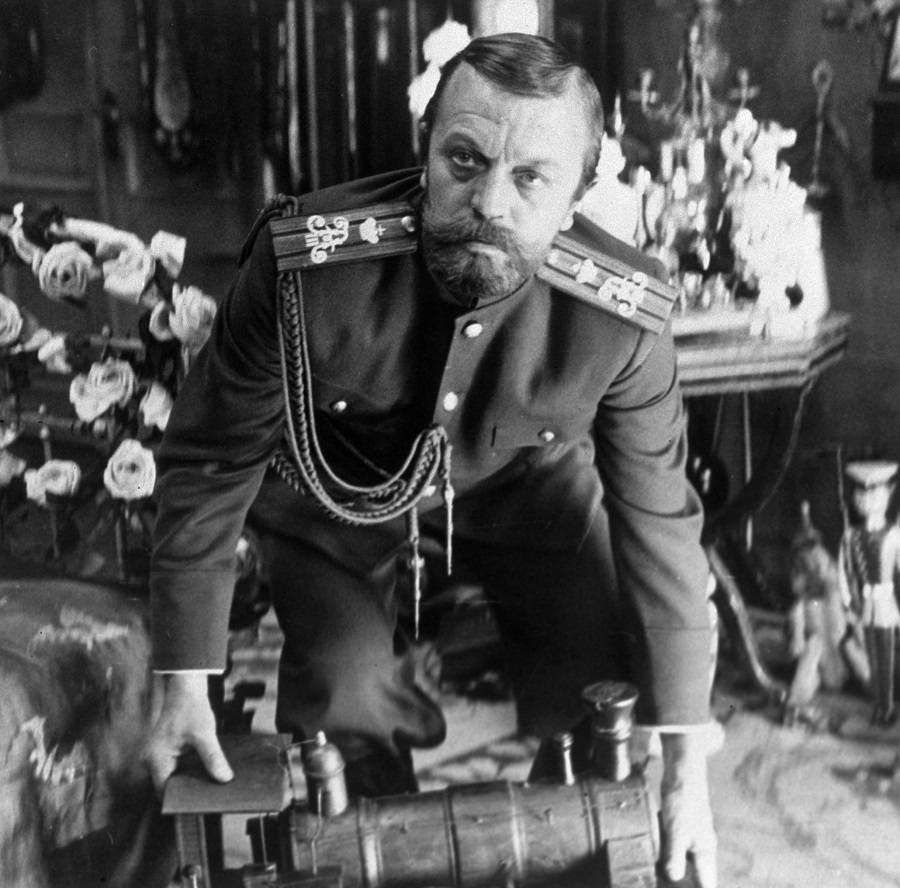 Анатолий Ромашин был старше на 40 лет, а ее называли «внучкой»: как живет Юлия Ромашина спустя 25 лет после ухода мужа