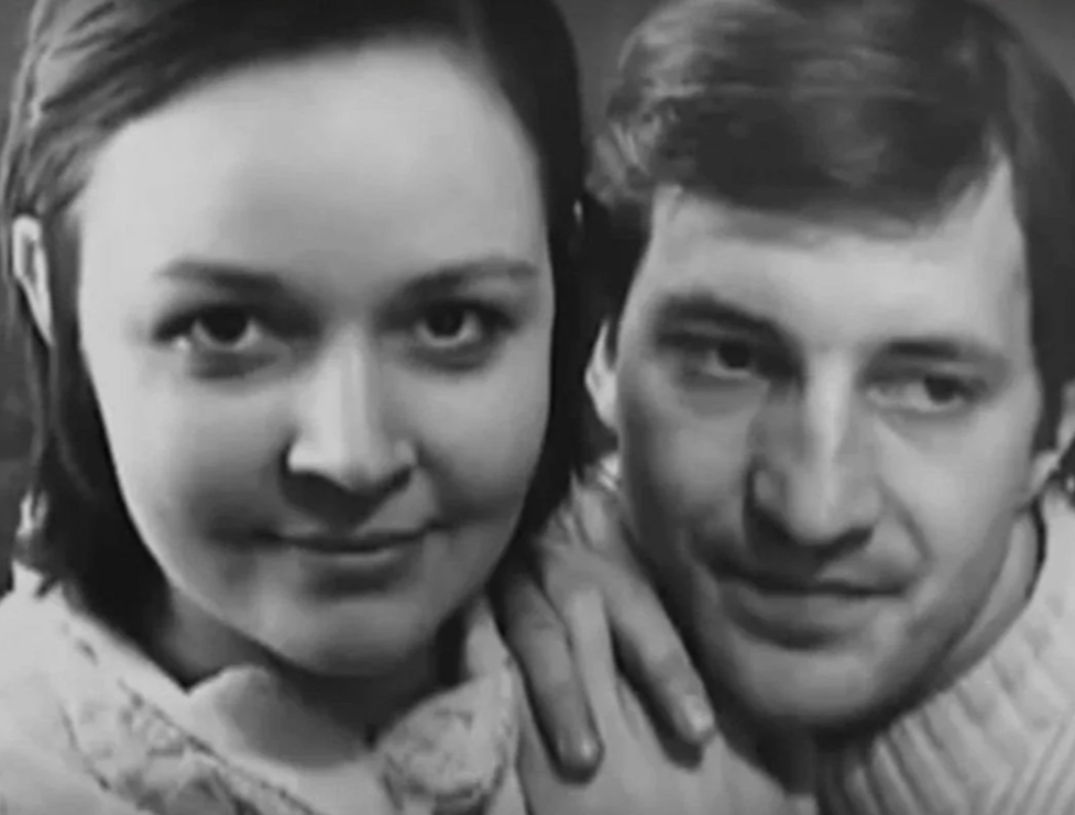 Сын забирает ее пенсию, а продукты приносят деревенские соседи: как 74-летняя Ирина Акулова оказалась в таком положении