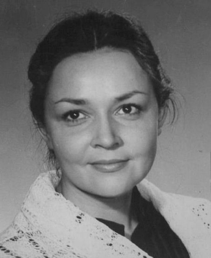 Сын забирает ее пенсию, а продукты приносят деревенские соседи: как 74-летняя Ирина Акулова оказалась в таком положении