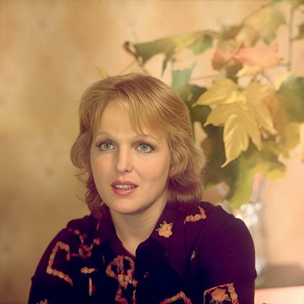 "Весь полёт провела в слезах"- Почему Елена Соловей отказала Михалкову и променяла славу на роль домохозяйки в США