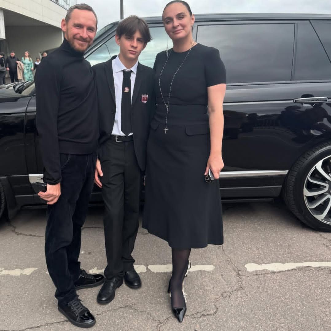 Отменила концерты из-за болезни и пропала из виду: что случилось с Еленой Ваенгой и как сейчас выглядят её муж и сын