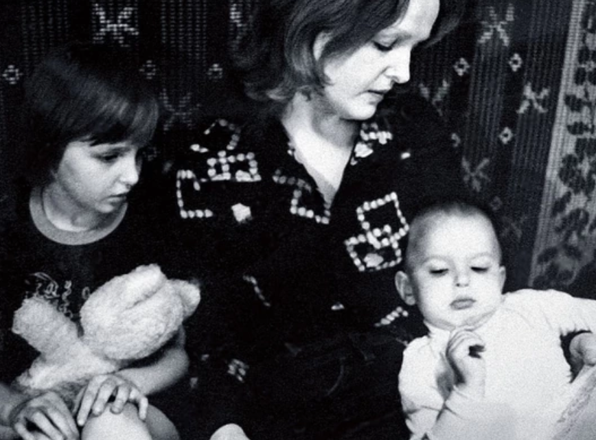 "Весь полёт провела в слезах"- Почему Елена Соловей отказала Михалкову и променяла славу на роль домохозяйки в США