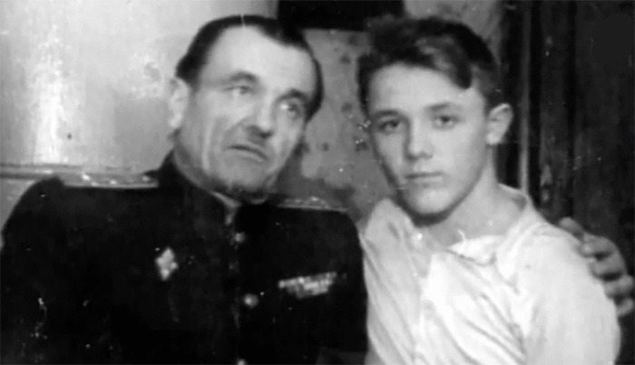 Нашёл жену по фотографии и прожил с ней 33 года: как сложилась жизнь Юрия Сенкевича - ведущего «Клуба путешественников»