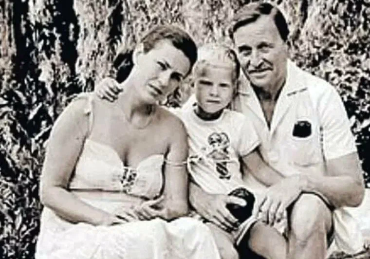 20 лет любила чужого мужа, а сама годами ждала своего: что скрывала Валентина Толкунова