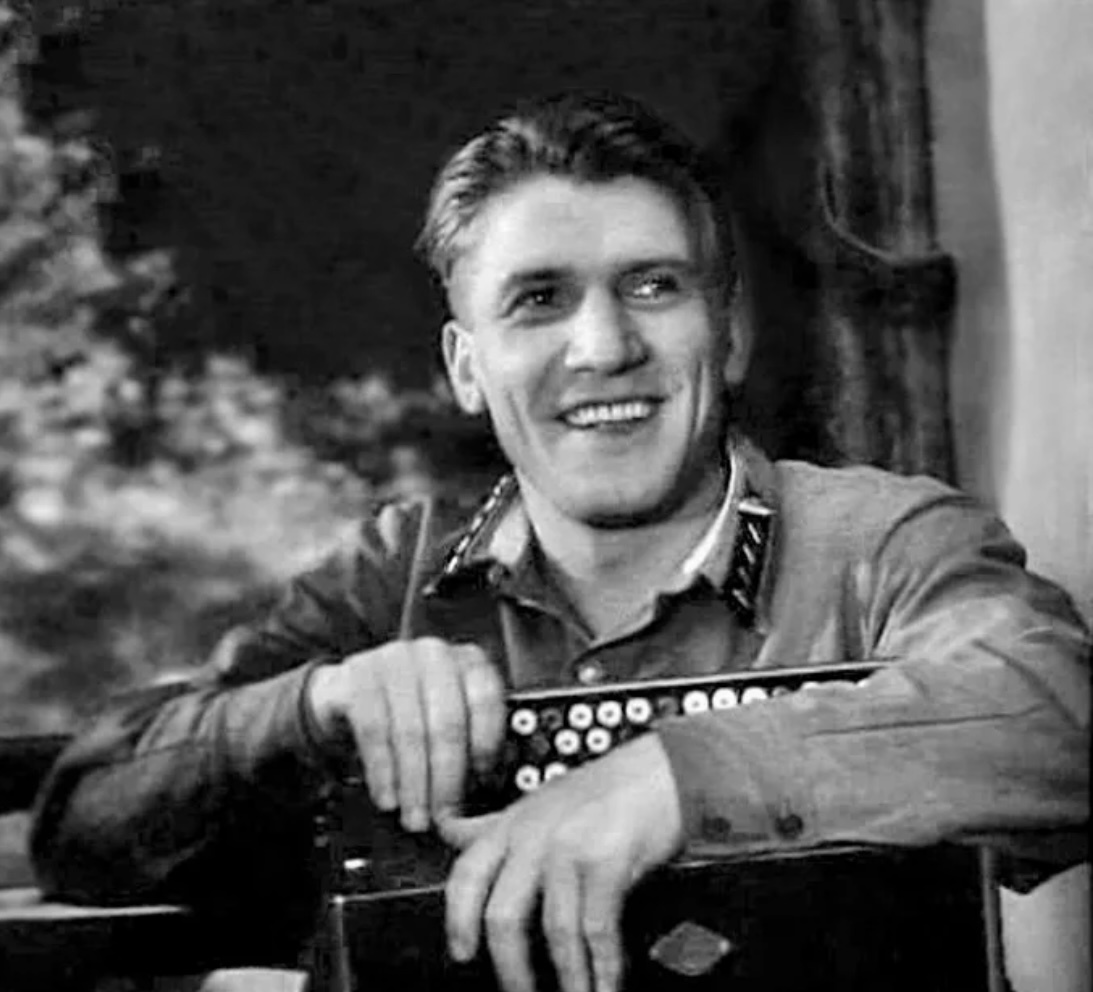 Перед ним извинялся Сталин, жена ушла к Ульянову, 25 лет не пил после трагедии: актёр Николай Крючков