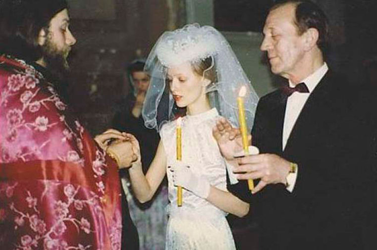 Анатолий Ромашин был старше на 40 лет, а ее называли «внучкой»: как живет Юлия Ромашина спустя 25 лет после ухода мужа