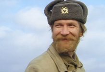 Жена прикована к инвалидному креслу, а сам он должен 700 тысяч: как сложилась жизнь Виктора Бычкова