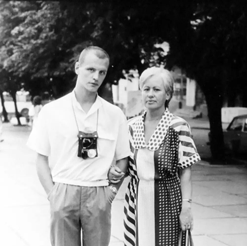 40 лет искал отца, а мать отселял в гостиницу ради жены: как живёт Сергей Юшкевич и почему принципиально не покупает машину
