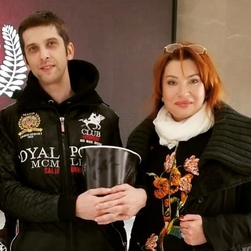«Я бы ни-ни, если бы знала про Пугачёву»: Вера Сотникова родила в 17 лет от дворника, а теперь дала обет безбрачия